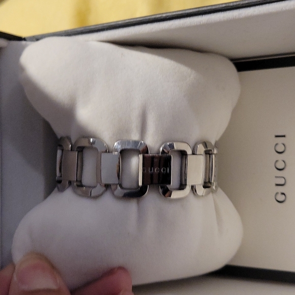 Silver Bracelet style Gucci watch - Picture 2 of 4